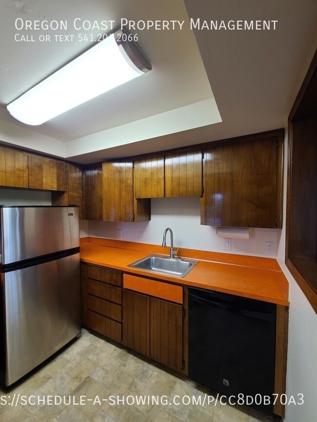 Building Photo - 835 Manzanita Ave