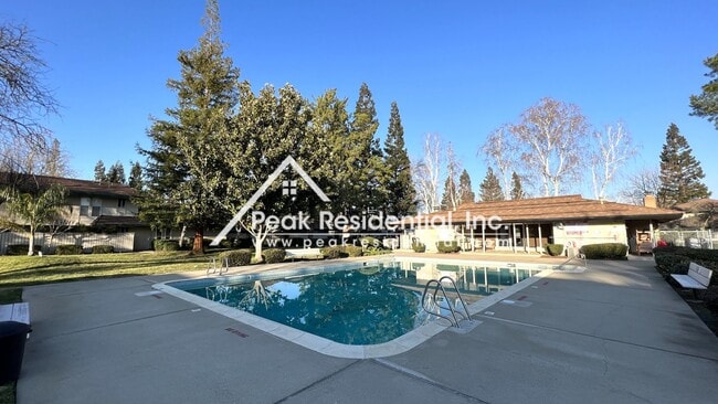 Building Photo - Very Nice Greenhaven 2bd/1ba Condo in Gated Community - Must See