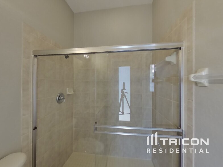 Building Photo - 3445 Fiddlers Green Loop
