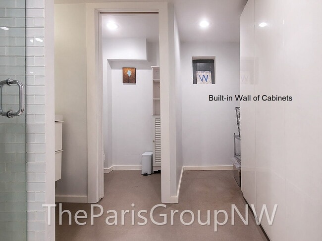 Building Photo - Remarkably Remodeled Queen Anne Home w/Air Conditioning!