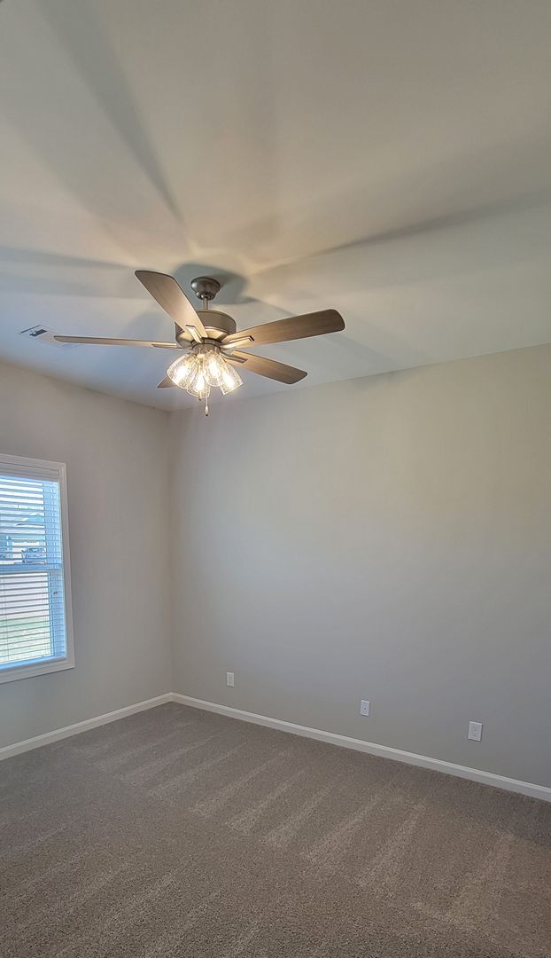 Building Photo - BEAUTIFUL HOME in the Desirable Hedgefield subdivision in Prattville.