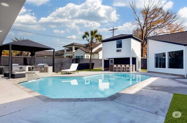 Building Photo - 12564 Memorial Dr