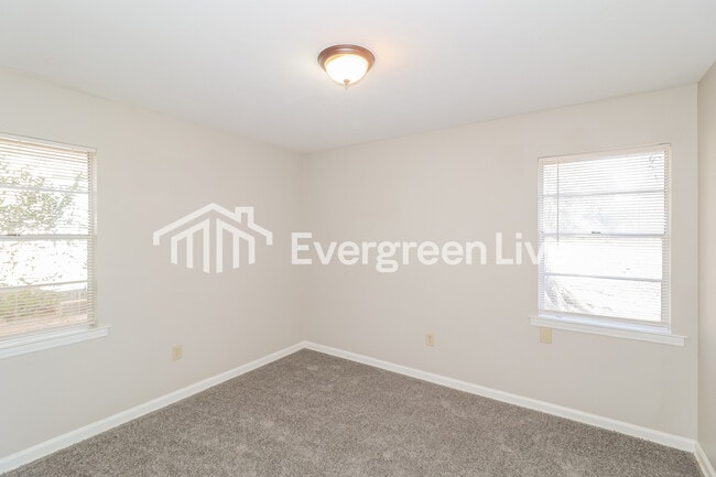 Building Photo - 3404 Renault St