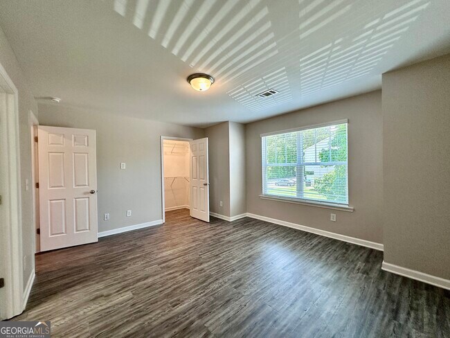Building Photo - 400 Whippet St