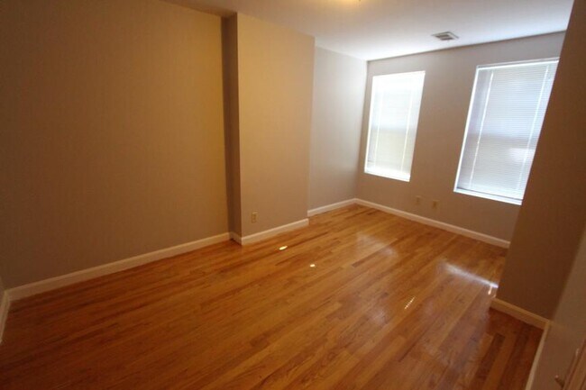 Building Photo - 3.0 bedroom in Cambridge Massachusetts 02139