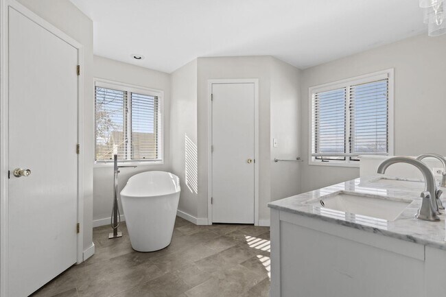 Building Photo - 42 Irish Hills Blvd