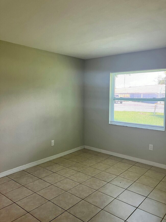 Building Photo - 5774 Gallatin Ln