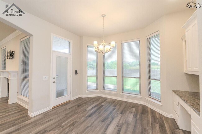 Building Photo - 4938 Spring Hill Dr
