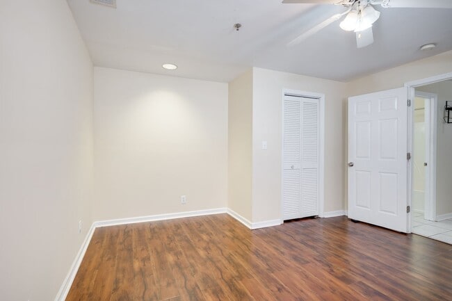 Building Photo - 1 Bedroom Apartment Downtown