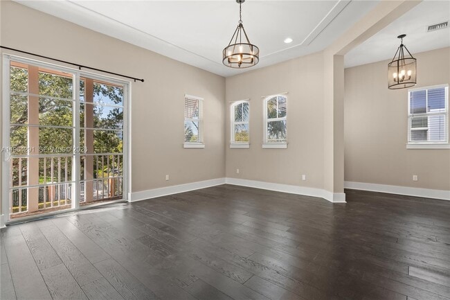 Building Photo - 912 NE 17th Way