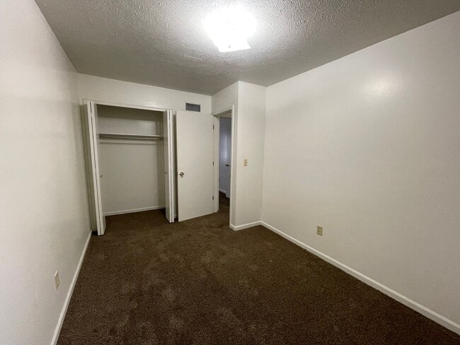 Building Photo - 521-F S Silverwood Lane