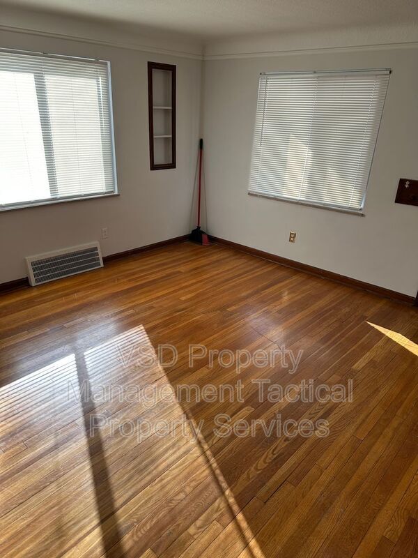 Building Photo - 781 E 236th St