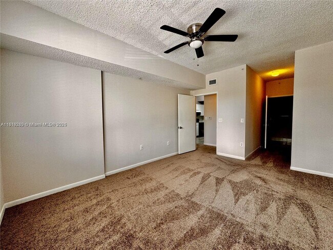 Building Photo - 6968 SW 39th St