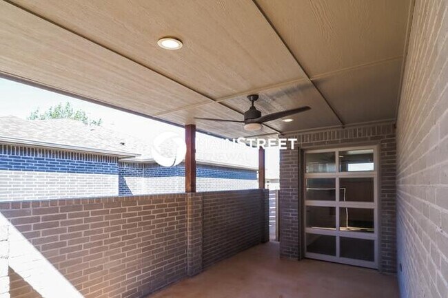 Building Photo - 3 Bedroom Pet-Friendly Home in Oklahoma City, OK with Main Street Renewal