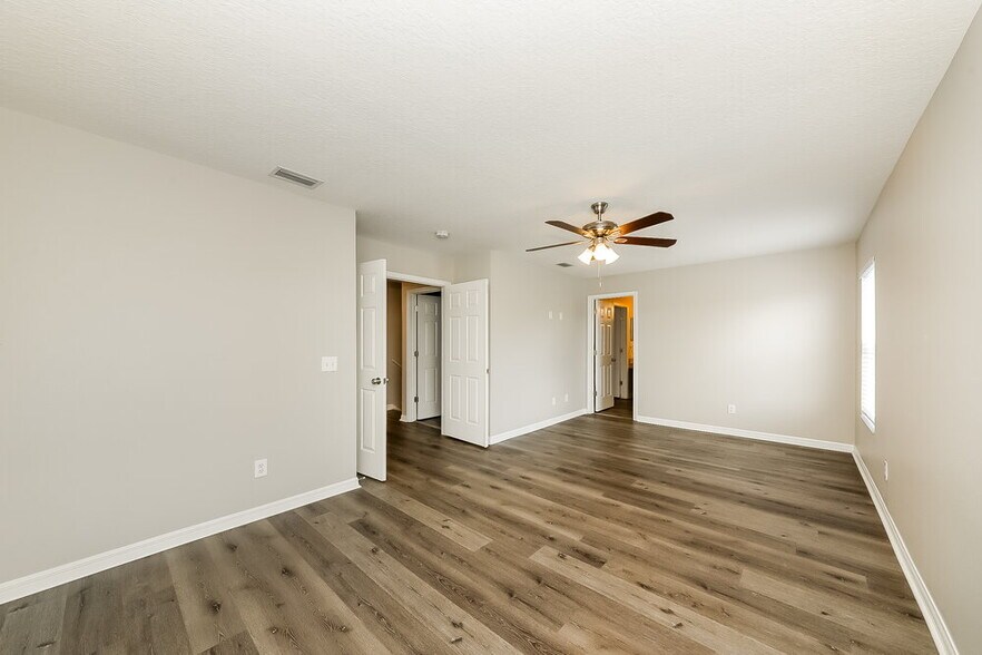 Building Photo - 11025 Golden Silence Dr