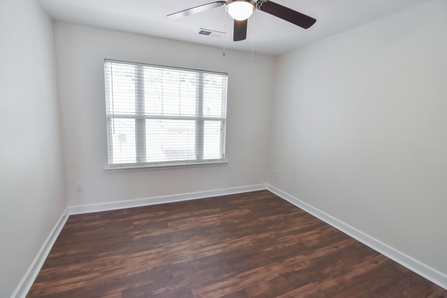 Building Photo - 2913 White Willow Rd