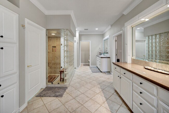 Building Photo - 5 Muirfield Dr