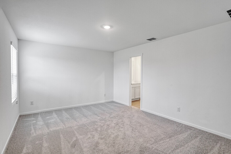 Building Photo - 803 Ginkgo Way