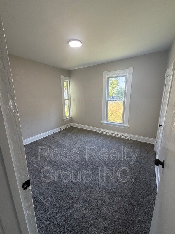 Building Photo - 148 Gibbons St