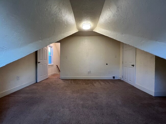 Building Photo - 3BR house in Southside Slopes