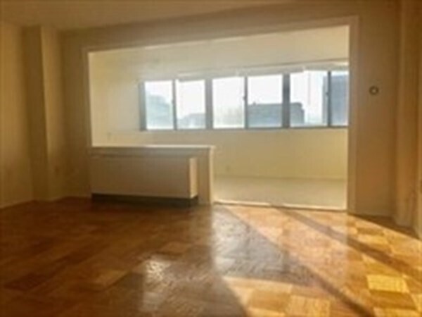 Building Photo - 2 Hawthorne Pl