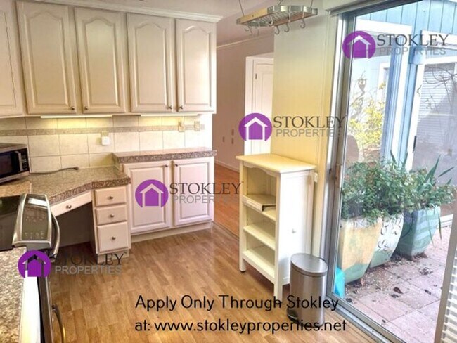 Building Photo - 1109 Fairlawn Ct