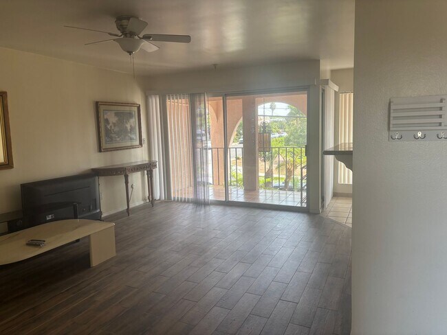 Building Photo - North PB 2 Bedroom 2 Bath Condo in Del Rey...