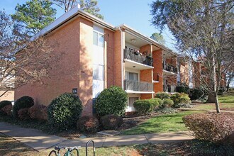 Building Photo - Student-Friendly 1800 JPA Garden Apartment...
