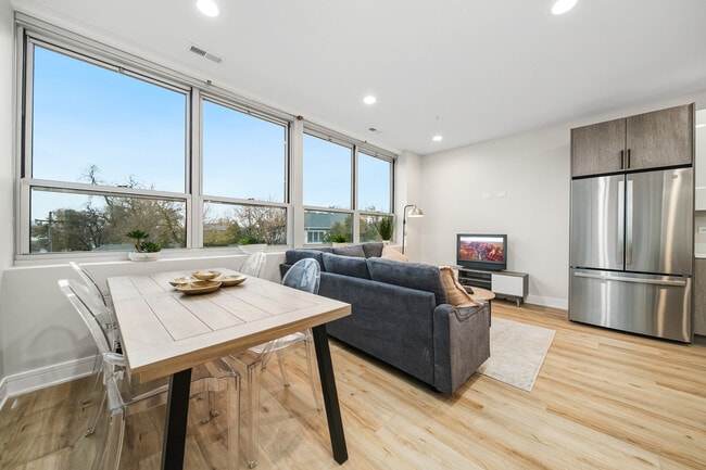 Building Photo - 8900 Windemere Ave