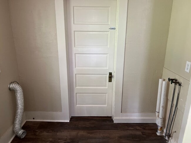 Building Photo - Charming 3 bed room 1 bath room