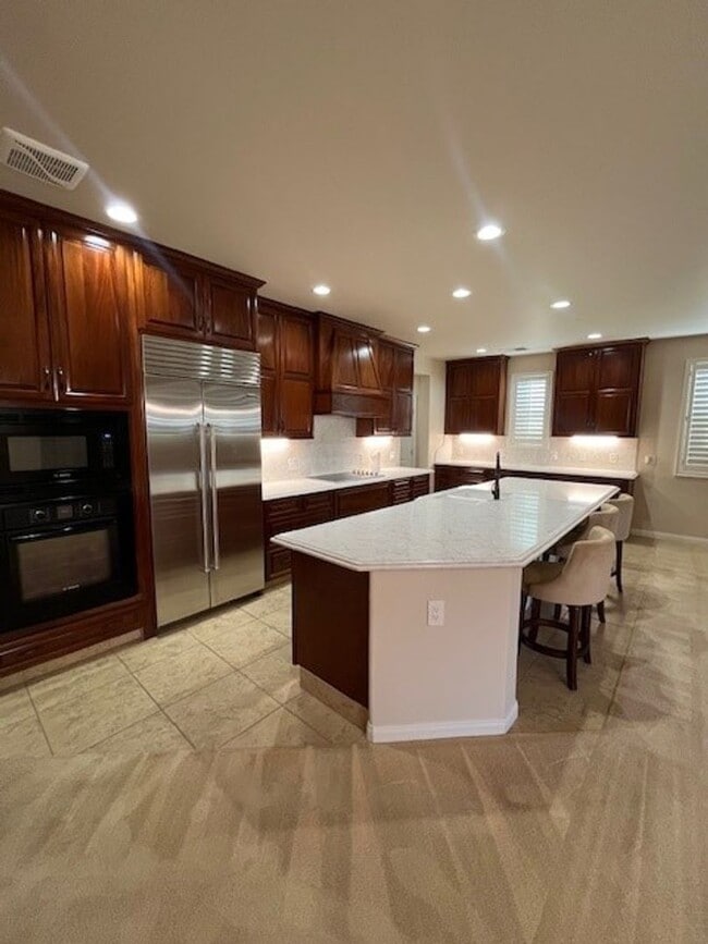 Building Photo - 121 Market Hill Way