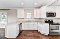 Building Photo - 6014 Fort Hunt Rd