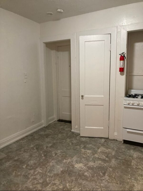 Building Photo - 686 Rutherford Ave