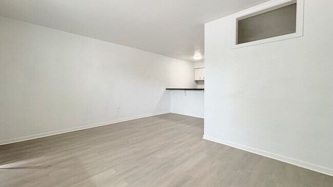 Building Photo - 1405 Neil Ln
