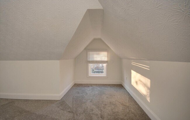 Building Photo - 220 N Monroe Ave