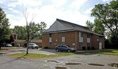 Building Photo - Two Bedroom Apartment off Rodman