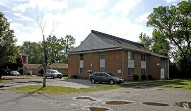 Building Photo - Two Bedroom Apartment off Rodman