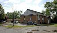 Building Photo - Two Bedroom Apartment off Rodman