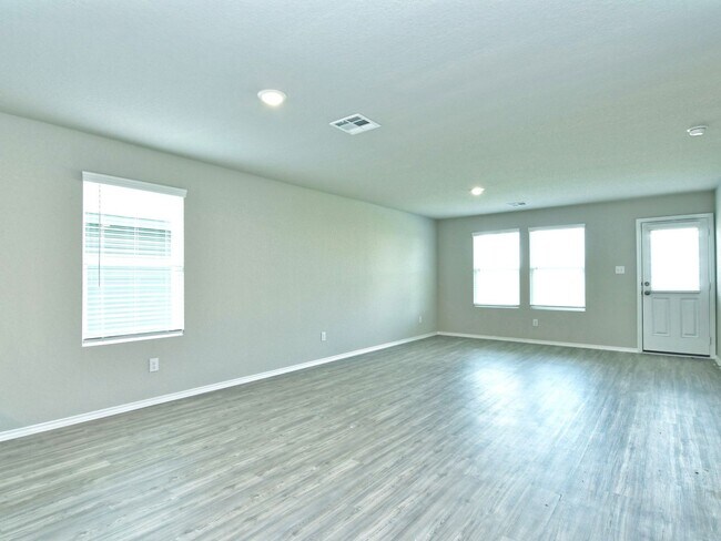 Building Photo - 4 BR/2.5 BA - 1874 SF in San Antonio - WATERWHEEL!!!