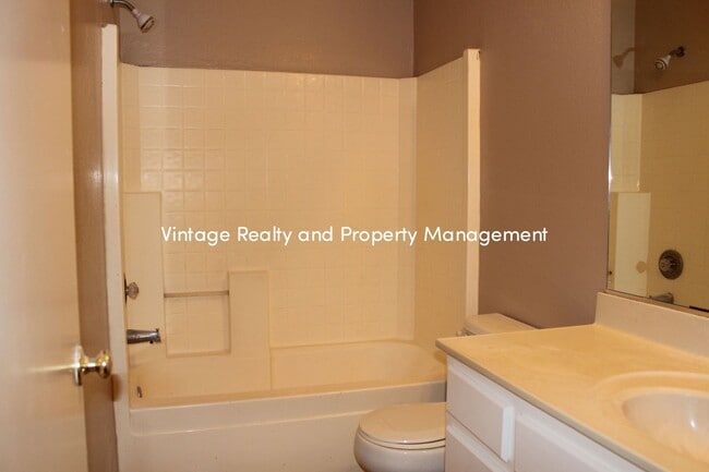 Building Photo - Back On The Rental Market Recently Updated...