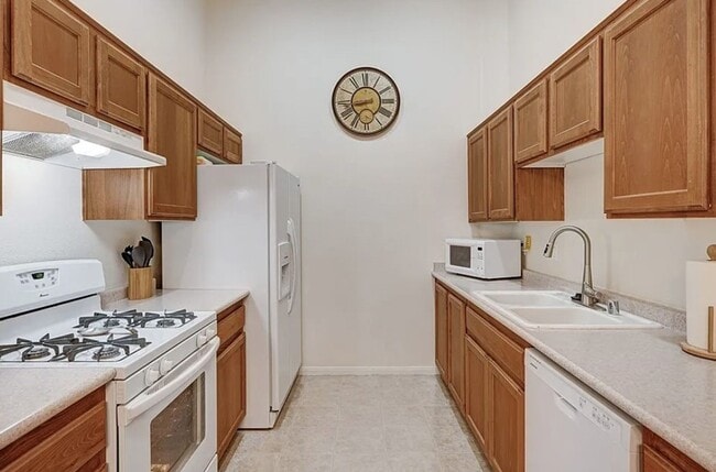 Building Photo - SOUTHWEST - SUNSET CLIFFS