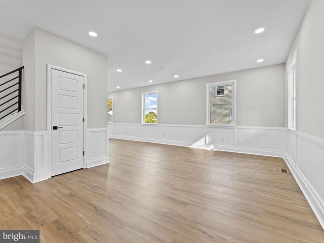 Building Photo - 116 2nd St