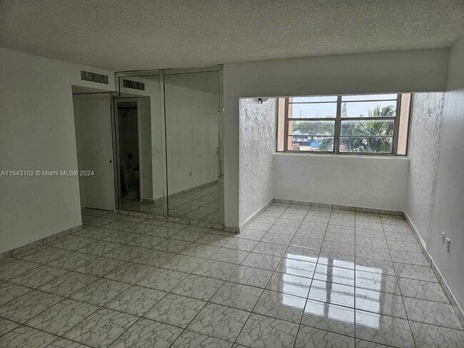 Building Photo - 750 NW 43rd Ave