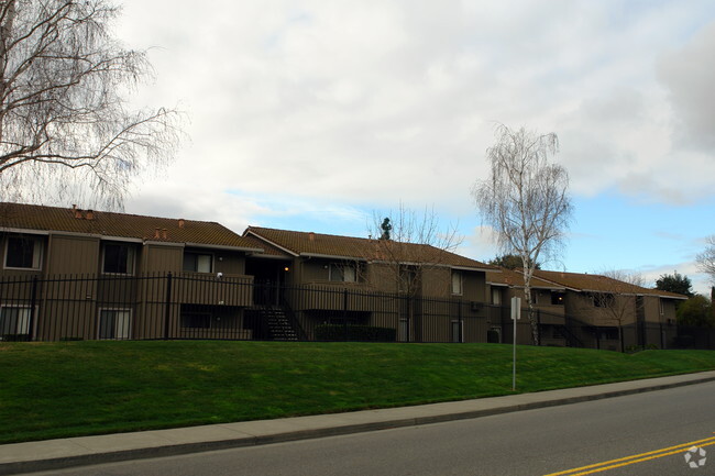 Building Photo - Woodsong Village Apartments