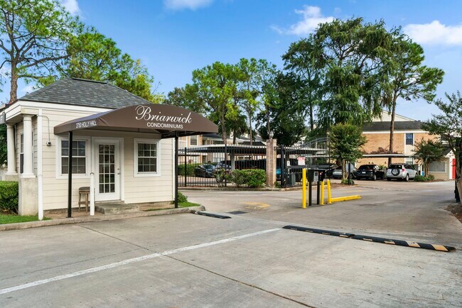 Building Photo - 2750 Holly Hall St