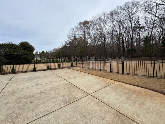 Building Photo - 1811 Traditions Way