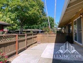 Building Photo - Lovely, 2BD/1BA, Condo in The Villaggio, near Madison Ave. and American River College!
