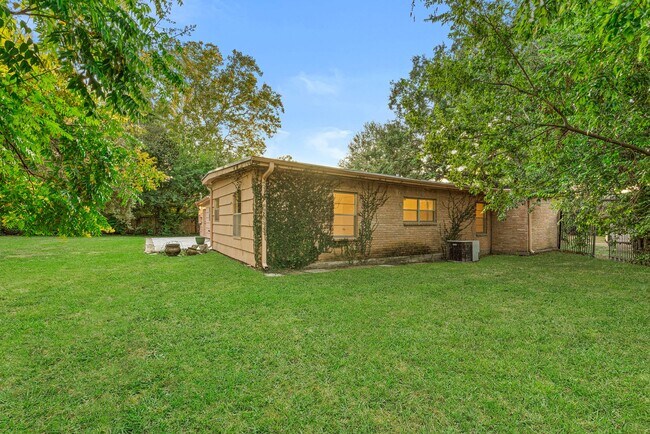 Building Photo - Charming Home with Expansive Backyard on a...