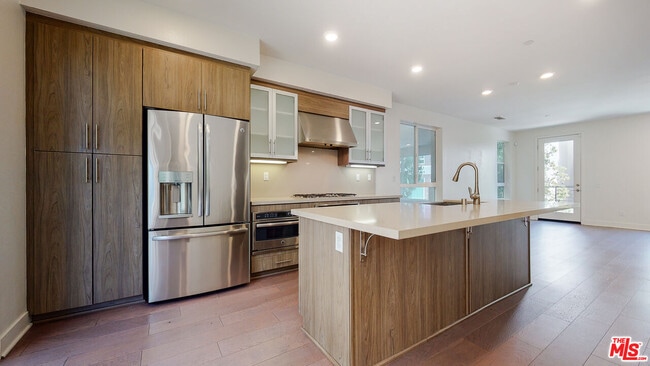 Building Photo - 6752 Gill Way