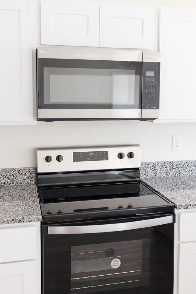 Building Photo - 721 Hillview Loop